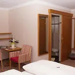 Garni Erler מלון 3*